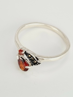 Anillo Zirconia Roja - comprar en línea