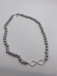 Collar perla gris