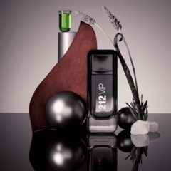 Kit Carolina Herrera 212 Vip Black - Perfume Masculino EDP + Gel de Banho na internet
