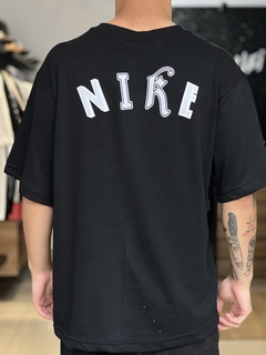 Camiseta Nike na internet