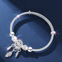 Pulsera elegante con borla de plumas en internet