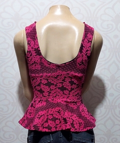 Blusinha Peplum Renda Pink e Preto P/PP - Brechó Moda Sustentável | Brechó de Roupas Usadas Online | Eclética Brechó