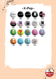 Catálogo de bottons e/ou imãs, com estampas de bandas de K-Pop.