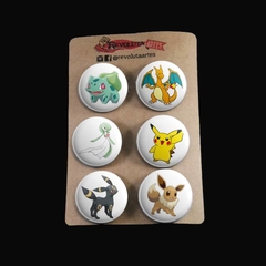 Kit com seis bottons ou imãs estampas de Pokemon.