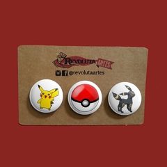 Trio de bottons e/ou imãs, com estampas de Pokemon.