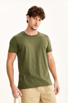 Camiseta verde militar lisa - comprar online