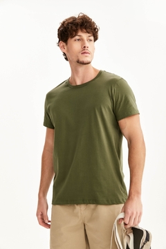 Camiseta verde militar lisa