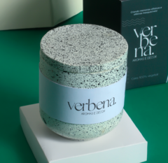 VELA AROMÁTICA DÉCOR LISO EM COPO DE CONCRETO, 120g - Verbena Aromas e Décor