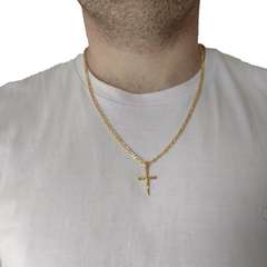 Corrente Figaro 3x1 60cm com Pingente Crucifixo Banhada a Ouro 18k+Pulseira Figaro Brinde - loja online