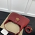 Bolsa Gucci Aphrodite Medium Shoulder em Vinho: Uma bolsa média da Gucci, com um elegante tom de vinho, ideal para adicionar sofisticação ao seu visual.