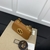 Bolsa Gucci Blondie Tiracolo Mini Brown: Uma pequena bolsa de ombro da Gucci, com acabamento marrom, perfeita para um visual sofisticado e versátil.