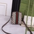 Uma bolsa resultante da colaboração entre Gucci e Balenciaga, como parte do projeto Hacker. Esta bolsa é uma fusão única de estilos e identidades das duas marcas de moda de luxo. Com um design arrojado e inovador, representa uma abordagem criativa e colab