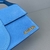 Bolsa Jacquemus Le Grand Bambino Crossbody Flap Suede Light Blue: Uma bolsa crossbody de camurça azul claro, elegante e moderna para completar seu visual com um toque de sofisticação.