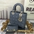 Bolsa Lady Dior Small Cannage Lambskin Dark Gray: Elegante bolsa de couro cinza escuro, com o icônico padrão cannage da Dior, ideal para um look sofisticado e moderno.