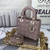 Bolsa Lady Dior Small Cannage Lambskin Nude: Bolsa de luxo em couro de cor nude, apresentando o icônico padrão cannage da Dior, perfeita para um look sofisticado e elegante.