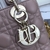 Bolsa Lady Dior Small Cannage Lambskin Nude: Bolsa de luxo em couro de cor nude, apresentando o icônico padrão cannage da Dior, perfeita para um look sofisticado e elegante.