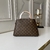 Louis Vuitton Montaigne MM Canvas Monogram Bag Marrón: Un elegante bolso de tamaño mediano de Louis Vuitton, con el icónico patrón de monograma en marrón, ideal para el uso diario con estilo y sofisticación.