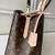 Louis Vuitton Montaigne MM Canvas Monogram Bag Marrón: Un elegante bolso de tamaño mediano de Louis Vuitton, con el icónico patrón de monograma en marrón, ideal para el uso diario con estilo y sofisticación.