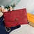 Carteira Louis Vuitton Key Pouch Monogram Empreinte Cerise em vermelho: um acessório vibrante e luxuoso para organizar suas chaves com elegância.