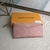 Clutch Louis Vuitton Mélanie BB rosa: um acessório delicado e elegante para adicionar um toque de feminilidade e estilo ao seu look.