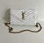 YSL Saint Laurent White Bag": Un elegante bolso blanco de la marca Saint Laurent, perfecto para complementar cualquier look con un toque de sofisticación y estilo.