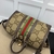 Bolso Gucci Jumbo GG Marrón: Un lujoso bolso Gucci en color marrón con el icónico patrón GG, perfecto para viajes y estilo sofisticado.