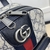 Mochila Gucci Ophidia Small GG Canvas em Bege e Azul Escuro: Uma mochila compacta com o icônico padrão GG da Gucci, perfeita para uso diário, com um toque de elegância em seus detalhes em couro.