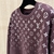 Sudadera Louis Vuitton sin capucha con monograma degradado "Wine": una sudadera sin capucha de Louis Vuitton en color burdeos con monograma degradado para una apariencia elegante y moderna.