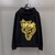 Moletom Versace Year of The Dragon Zip Hoodie" em preto: um moletom com zíper da Versace, comemorando o Ano do Dragão, destacando-se com detalhes dourados e um design elegante, ideal para os amantes de moda que procuram estilo e exclusividade.