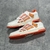 Zapatillas Amiri Skel Top Low "Blanco/Naranja": Zapatillas bajas blancas con detalles en naranja, diseño moderno de la marca Amiri.