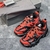 Zapatillas Balenciaga Track "Red/Black": Zapatilla deportiva con predominio de detalles en rojo y negro, un estilo moderno de la marca Balenciaga.