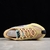 Tênis Gucci Run GG Mesh And Leather Trainers Amarelo: Um elegante par de tênis amarelos com detalhes em mesh e couro, representando o estilo distintivo da marca de luxo Gucci.