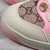 Tênis Gucci Screener GG Canvas Crystals Beige/Pink: Um sneaker em canvas adornado com detalhes de cristais, em tons de bege e rosa, perfeito para um look sofisticado e moderno.