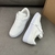 Tênis Louis Vuitton x Nike Air Force 1 Low By Virgil Abloh All White: Um modelo exclusivo em branco, parte da colaboração entre Louis Vuitton e Nike, projetado por Virgil Abloh.