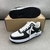 Tênis Louis Vuitton x Nike Air Force 1 Low By Virgil Abloh Black/White: Um par de tênis em preto e branco, parte da colaboração entre Louis Vuitton e Nike, criada por Virgil Abloh.