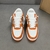 Tênis Louis Vuitton x Nike Air Force 1 Low By Virgil Abloh Orange/White: Um par de tênis em laranja e branco, resultado da colaboração entre Louis Vuitton e Nike com design exclusivo de Virgil Abloh.