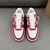 Tênis Louis Vuitton x Nike Air Force 1 Low By Virgil Abloh Red/White: Um par de tênis em vermelho e branco, parte da colaboração entre Louis Vuitton e Nike, criada por Virgil Abloh.