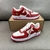 Tênis Louis Vuitton x Nike Air Force 1 Low By Virgil Abloh Red/White: Um par de tênis em vermelho e branco, parte da colaboração entre Louis Vuitton e Nike, criada por Virgil Abloh.