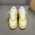 Tênis Louis Vuitton x Nike Air Force 1 Low By Virgil Abloh Yellow/White: Um par de tênis em amarelo e branco, fruto da colaboração entre Louis Vuitton e Nike com design exclusivo de Virgil Abloh.