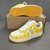 Tênis Louis Vuitton x Nike Air Force 1 Low By Virgil Abloh Yellow/White: Um par de tênis em amarelo e branco, fruto da colaboração entre Louis Vuitton e Nike com design exclusivo de Virgil Abloh.