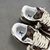 Tênis Louis Vuitton x Nike Air Force 1 Low By Virgil Abloh Damier Canvas Brown/White: Um tênis de baixo perfil em padrão damier canvas, com detalhes em marrom e branco, parte da coleção colaborativa entre Louis Vuitton e Nike, criada por Virgil Abloh.