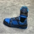 Zapatillas LV Trainer Azul/Negro: Imagen de un par de zapatillas Louis Vuitton en tonos azules y negros, ideales para un estilo urbano y casual.