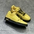 Tênis LV Trainer Amarelo: Um par de tênis Louis Vuitton em amarelo vibrante, perfeito para adicionar um toque de cor e estilo aos visuais casuais.