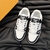 Zapatillas LV Trainer Crystals Black/White": Zapatillas en blanco y negro con detalles de cristales, que combinan elegancia y estilo moderno en un diseño exclusivo.