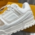 Zapatillas LV Trainer Maxi All White: Calzado totalmente blanco, elegante y moderno, perfecto para looks casual y deportivos. Ideal para quienes buscan estilo y comodidad.