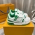 Tênis LV Trainer Maxi Green/White: Tênis com detalhes em verde e branco, proporcionando estilo e conforto para quem procura um calçado moderno e versátil.