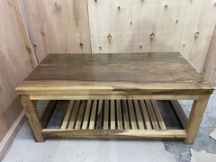 Mesa baja en madera maciza Guayubira con varillado, 20% descuento en efectivo.