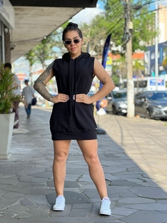 Vestido Capuz sem Manga Preto - comprar online