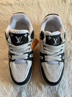 Louis Vuitton Trainer Black & White en internet