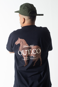 T-SHIRT BLACK HORSE - OUT. COMPANY